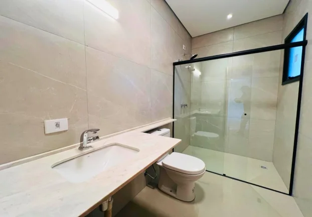 Imagem Refúgio Contemporâneo na Vila Siomara: Design, Terreno Plano e o Silêncio das Araucárias