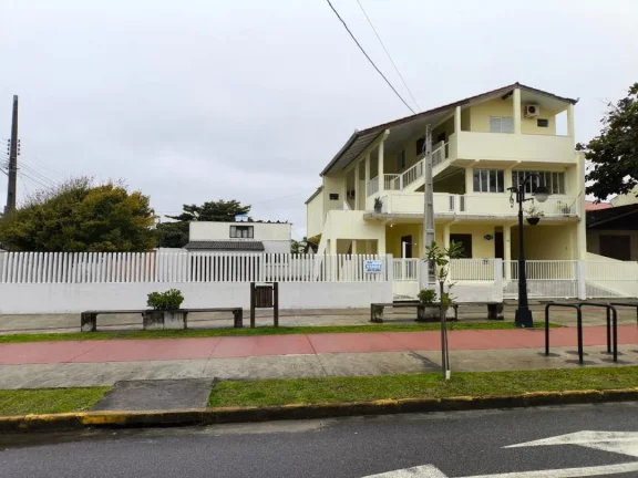 Foto do imóvel: Imóvel à Venda em Itapoá-SC, Bairro Itapema do Norte - Prédio com 03 Apartamentos Mobiliados