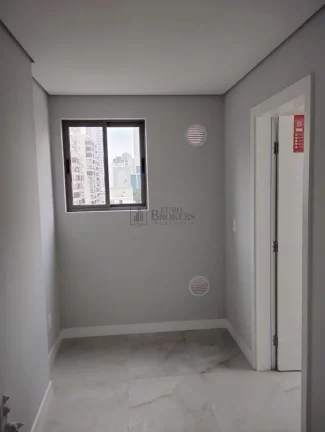 Imagem Apartamento com 3 suítes à venda no Centro de Balneário Camboriú/SC