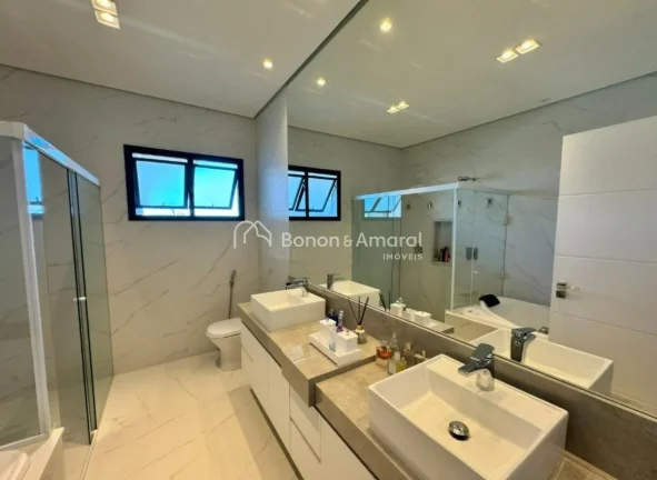 Imagem Sobrado à venda no Loteamento Residencial Arborais em Campinas, com 335 m² de área construída. S...