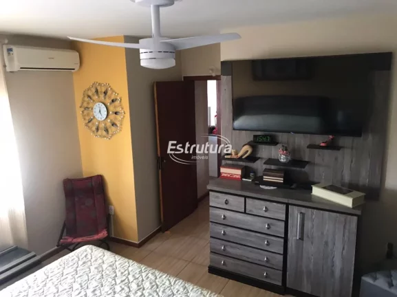 Imagem Sobrado com localização central e pátio amplo