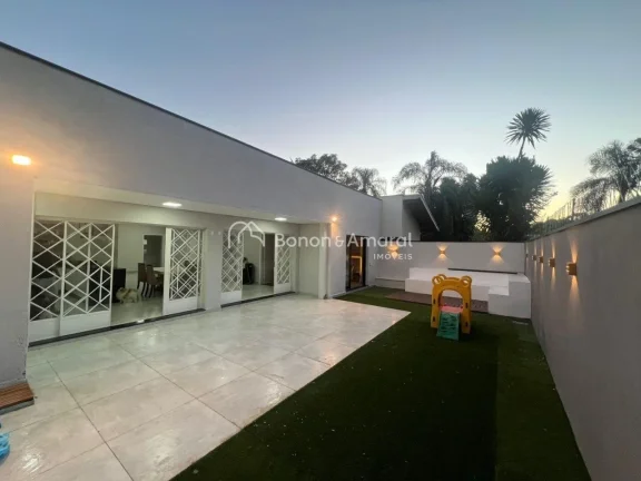 Casa térrea à venda no Condomínio Fiorella, Valinhos, 3 dormitórios sendo 2 suítes com armário...
