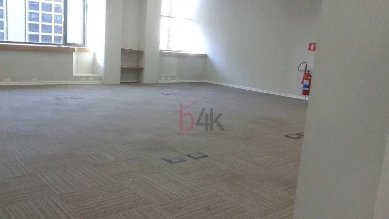 Imagem Sala Comercial de 374m² com 8 Vagas para Alugar na Berrini