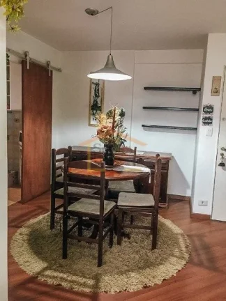 Imagem Apartamento com 2 dormitórios e 60 m² de área útil. Sala dois ambientes, cozinha com armários, ...