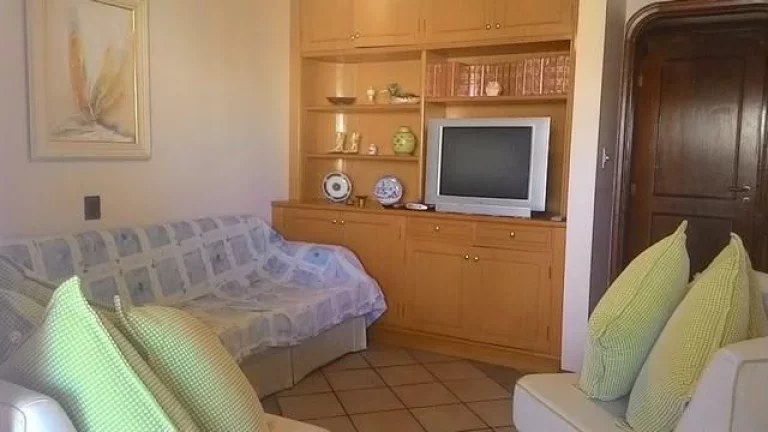 Imagem Praia de Pitangueiras, Alto Padrão, 2 Quadras da Praia, 2 Garagens, Local Nobre,130 Metros de Área Útil, Fino Acabamento!!!
