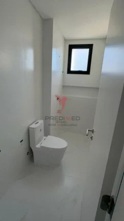 Imagem Apartamento de alto padrão com 3 suites e duas vagas de garagem, sacada,na meia praia