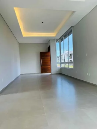 Imagem Casa alto padrão 3 dormitórios sendo 1 suíte e 2 demi-suítes e 2 vagas em Florianópolis/SC