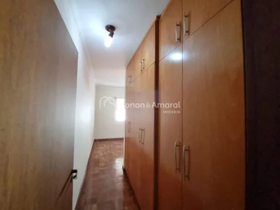 Imagem Charmosa e bem distribuída, esta casa de 182m² oferece conforto e praticidade em uma localização...