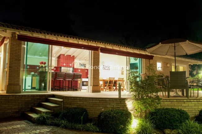 Imagem O Alphaville Campinas dispensa apresentações e essa casa está localizada em um dos melhores ponto...