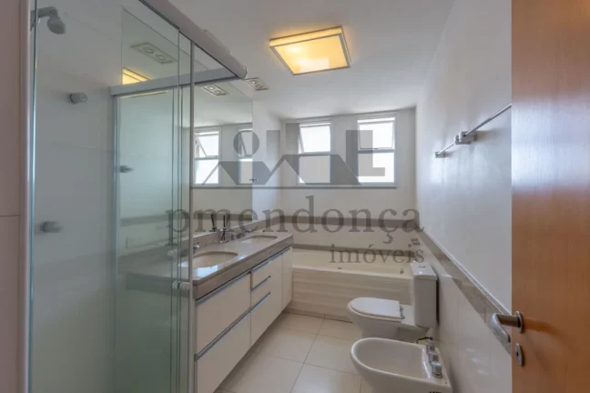 Imagem Apartamento em Perdizes com 225m2, 4 suítes, 5 vagas e Quadra de Tênis