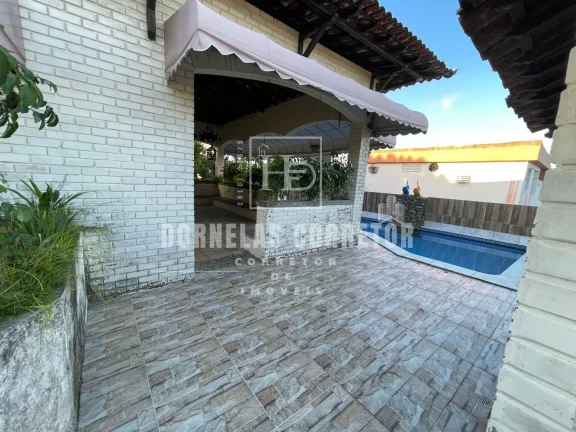Imagem CASA ALTO PADRÃO COM 5 QUARTOS, DE FRENTE PARA O MAR, NA ESQUINA DA AVENIDA PRINCIPAL