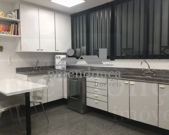 Imagem Apartamento à venda em Higienópolis com 327m², 3 suítes + escritório, 3 vagas livres.