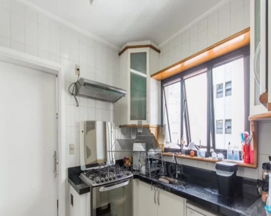 Imagem Apartamento totalmente reformado, andar alto, com 3 amplas suites, ar condicionado, copa e cozinha, ...