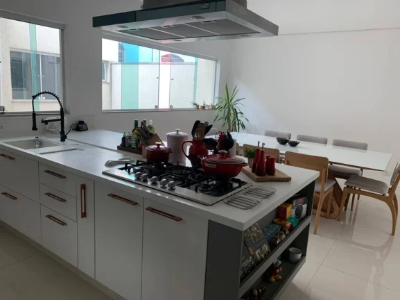 Imagem Sobrado de Alto Padrao com 411 m² 3 Dormitorios sendo 3 Suites