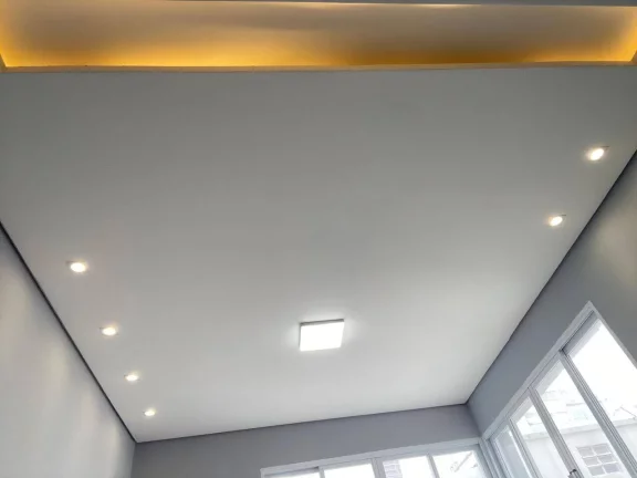 Imagem Excelente apartamento todo reformado de 2 dormitórios -Boqueirão!