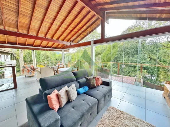 Imagem Linda casa de vidro à venda no Clube da Montanha, em Atibaia