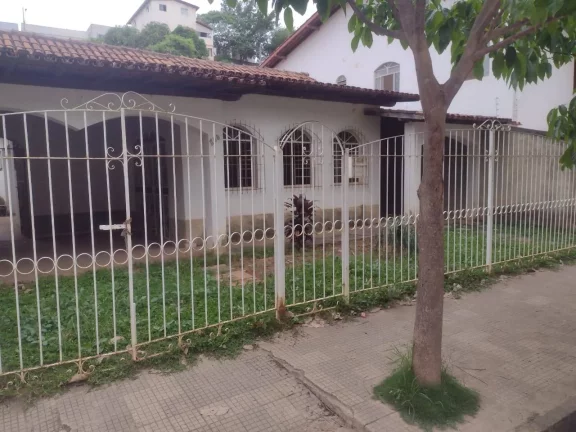 Vende-se casa CRECI/MG 42187