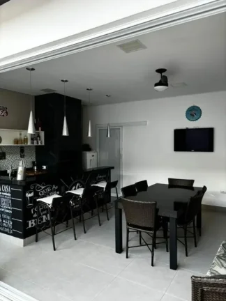 Imagem Casa em Condomínio de Luxo à Venda em Sorocaba-SP: 3 quartos, 3 suítes, 3 salas, 5 banheiros, 4 vagas e 220m² de área.