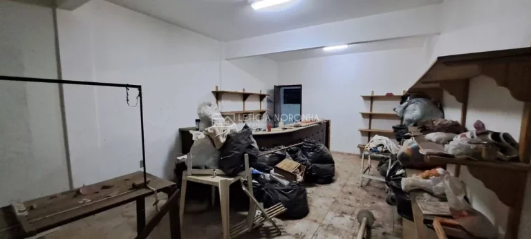 Imagem Casa e Ponto Comercial à Venda