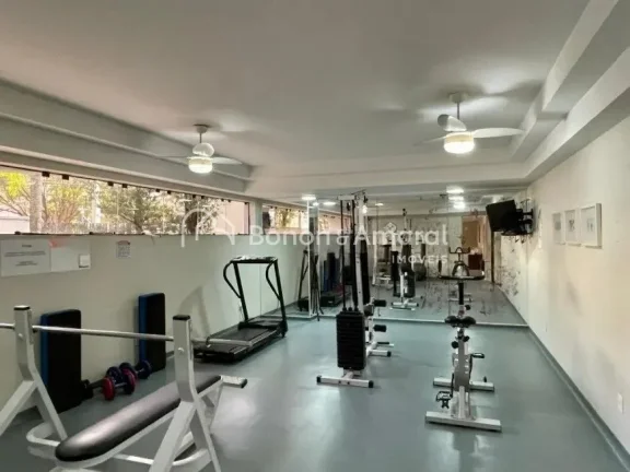 Imagem Com 81 m², o imóvel possui dois pavimentos: No pavimento inferior contém sala para dois ambientes...
