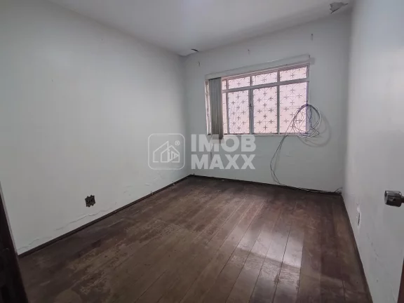 Imagem Casa à venda em Taguatinga Norte: 280m², 3 quartos, 1 suíte, 3 banheiros. Oportunidade por R$700 mil!
