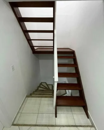 Imagem Sobrado com 3 dormitórios sendo 1 suíte e 1 vaga de garagem em Balneário Camboriú/SC