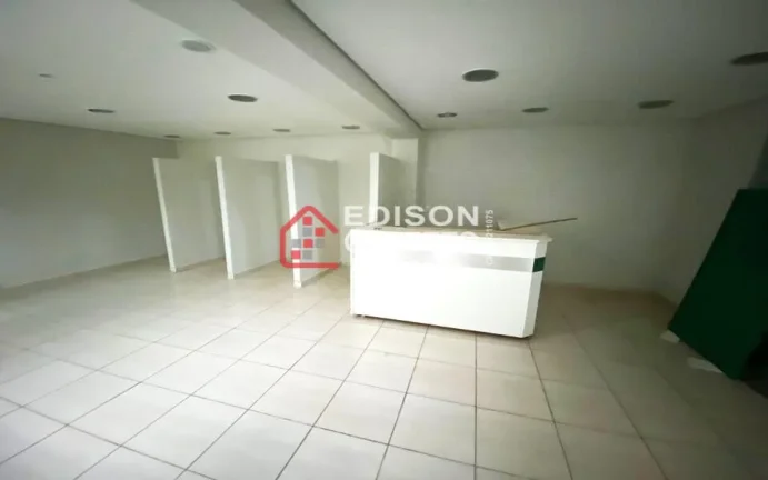 Imagem "Chave na Mão" Salão comercial para alugar no centro, esquina com a Rua Governador Pedro de Toledo, em Piracicaba