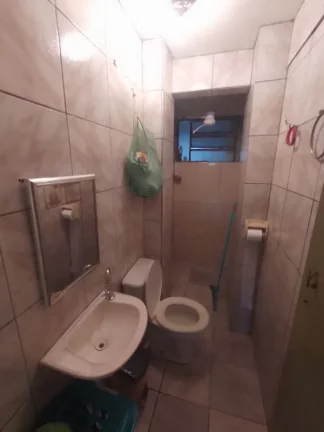 Imagem Descubra o conforto e a praticidade de viver no bairro Zilah Spósito, em Belo Horizonte! Esta casa encantadora oferece 200m² de área útil, distribuídos em ambientes amplos e bem iluminados, perfeitos