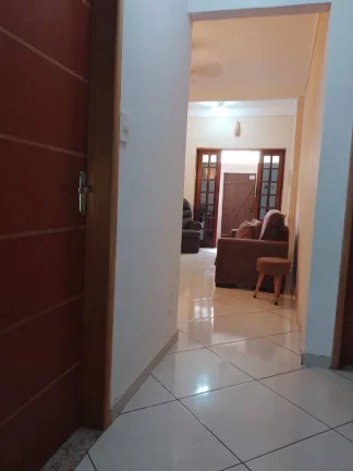 Imagem VENDO ÓTIMA CASA 115M² 2 QUARTOS RUA ANTONIO HOLANDA REALENGO - RJ