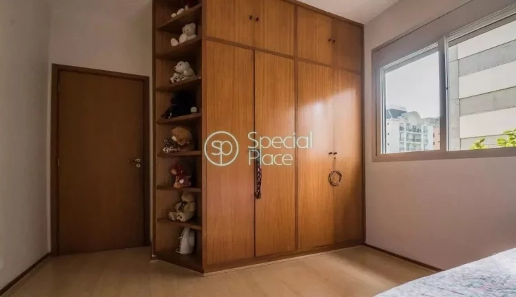 Imagem O Edifício tem ótima estrutura de construção. O apartamento é arejado, iluminado, com armários...
