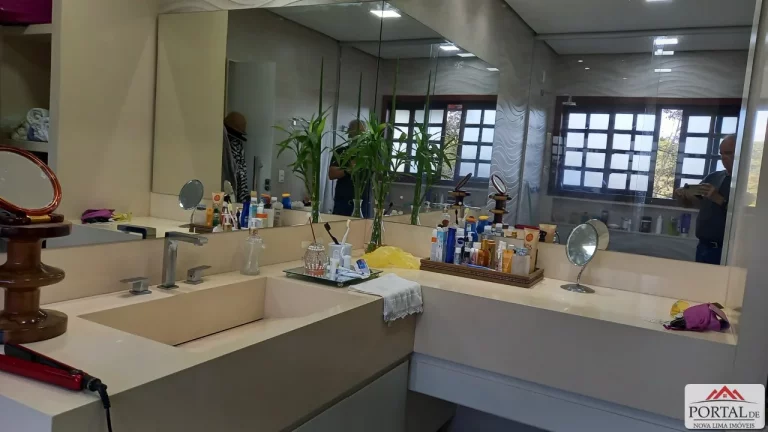 Imagem Esta linda casa a venda está localizada no Condomínio Vila do Ouro, em Nova Lima,