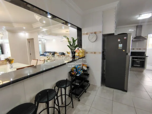 Imagem Apartamento reformado com vista, 50 metros da praia nas Pitangueiras: 3 quartos, 1 suíte, 2 salas, 3 banheiros, 1 vaga, 134m²!
