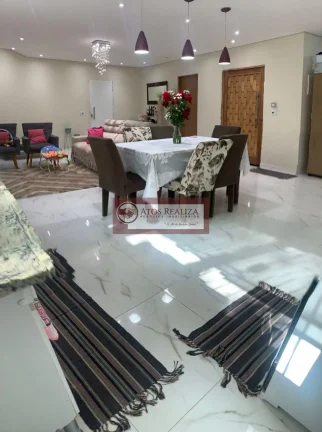 Imagem Vendo SUPER imóvel no Jardim casa grande. Lindo sobrado em uma Área total de 380m², com área útil 215m², esse imóvel conta com 3 Dormitórios, sendo 2 Suítes com Closet, sala de Tv, sala e cozinha conceito aberto, 2 vagas de garagem cobertas, muitos espaço