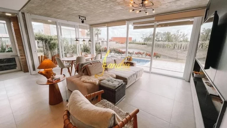 Imagem Casa térrea com 3 suítes e beira de lago com piscina