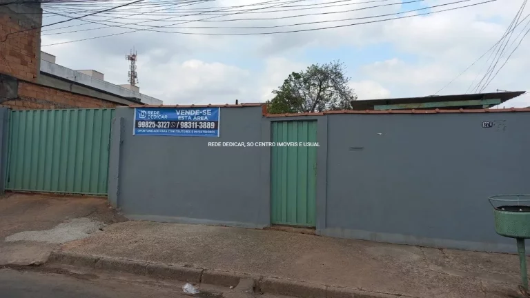 Excelente terreno à venda localizado na Rua Regina, Bairro Pedra Azul, em Contagem. Com área total...