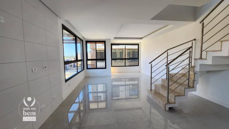 Imagem Sobrado com terraço, 3 quartos sendo 1 suíte à venda por R$ 830.000 - Tingui - Curitiba/PR