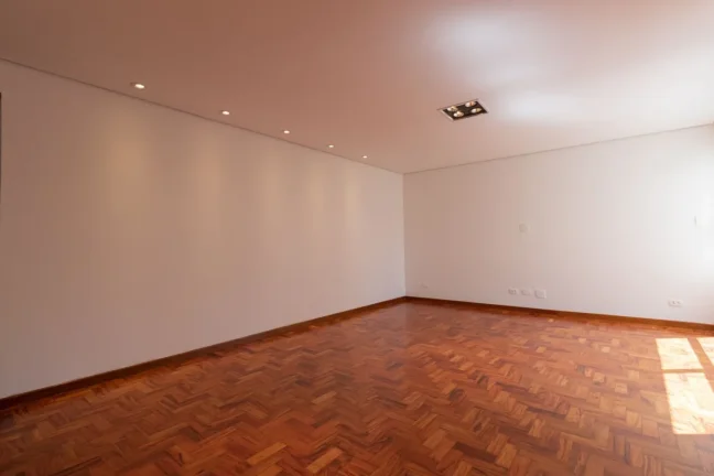 Imagem OPORTUNIDADE IMPERDÍVEL ! Apartamento 125M² Reformado, 3Q, 1 Suíte, 2 Banheiros, 2 Vagas.