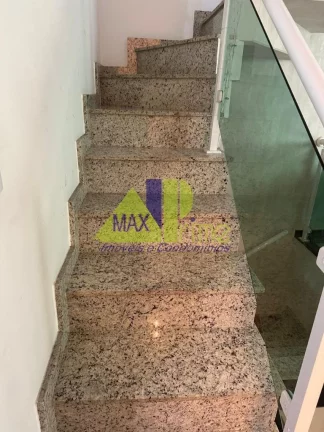 Imagem Casa à venda na Vila Granada, São Paulo-SP: 2 quartos, 1 suíte, 1 sala, 2 banheiros, 2 vagas, 160m². Confira já!