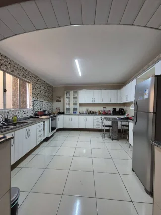 Imagem Casa com 3 Quartos e 3 Vagas no Jardim Imperador