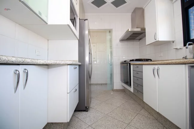 Imagem MARAVILHOSA COBERTURA DUPLEX EM MOEMA, EQUIPADA, COM 380 METROS. LINDA VISTA DA REGIÃO. PARA VENDA OU ALUGUEL.