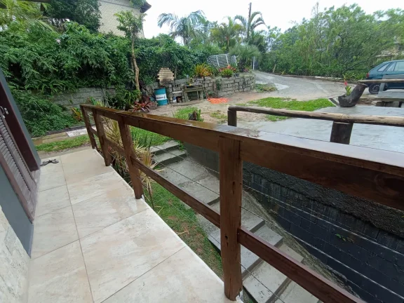 Imagem Casa à venda em Garopaba com 2 unidades independentes e terreno de 2.000 m²