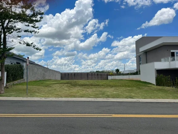 Imagem Excelente lote plano com 702 m², Condomínio com excelente localização, fácil acesso às princip...