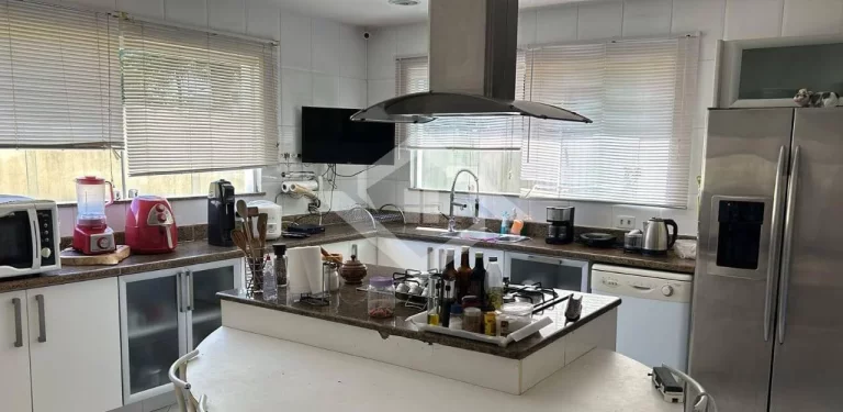 Imagem OPORTUNIDADE! 950 mil - Casarão - 4 Quartos, 612 m², Condomínio – V.Grande