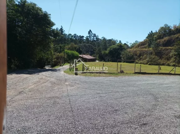 Imagem Imagine um espaço de 30.000m² onde seus sonhos de negócio e qualidade de vida se encontram. Apresentamos um imóvel excepcional em Piedade-SP,