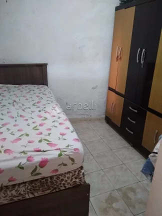 Imagem Casa térrea com 195 metros quadrados de área total, 3 quartos, ampla sala, cozinha, área de servi...