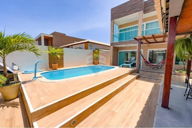 Casa com 4 Quartos à Venda, 