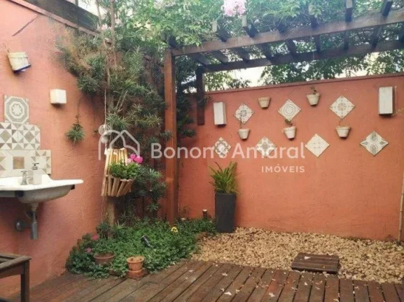 Imagem Casa com 3 quartos, sendo um suíte, com armários e ar condicionado, sala living três ambientes, c...