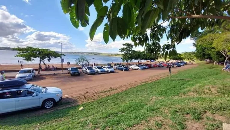 Imagem Chácara para Venda em Itirapina, Broa, 2 dormitórios, 1 suíte, 2 banheiros, 4 vagas