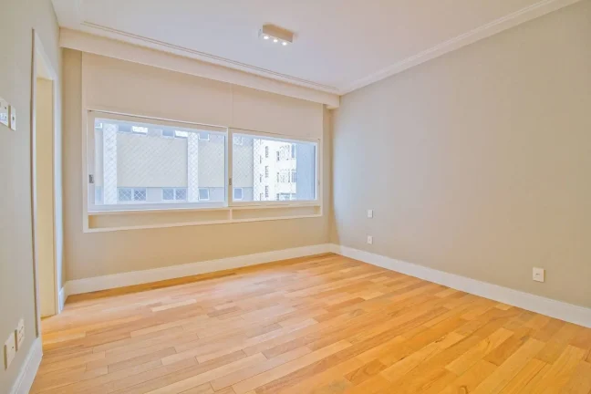 Imagem Apartamento 210M², 2Q, 1 Suíte, 2 Banheiros, 1 Vaga, Varanda, Academia, Salão de Festas, Playground, Jardim.