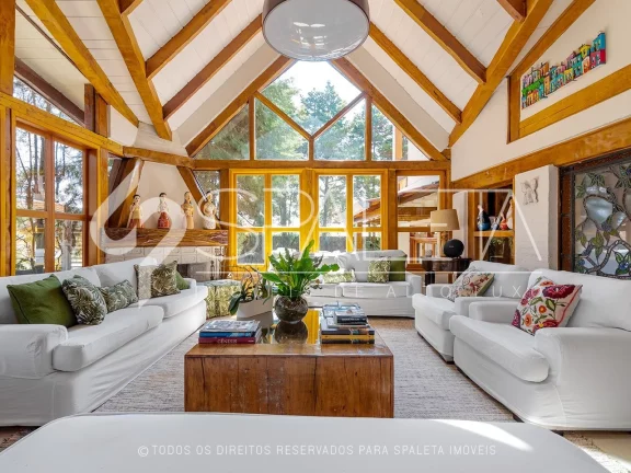 Lindíssima e aconchegante residência de campo à venda no condomínio Morada dos Pássaros em Barueri